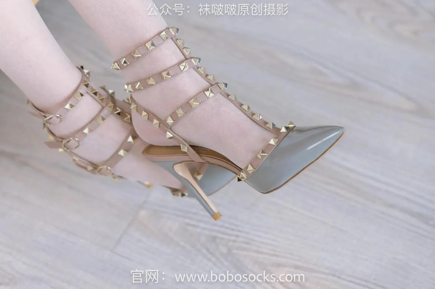 [BoBoSocks袜啵啵]NO.154 小甜豆-两双高跟鞋、珠光白丝、女仆装 [200P]插图7